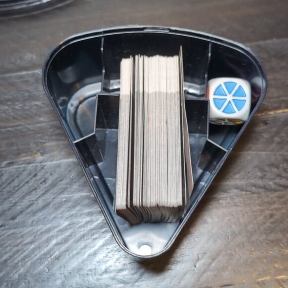 3/$20 Hasbro Trivial Pursuit Horror Movies Edition Wedge Box Travel Size - Picture 10 of 11